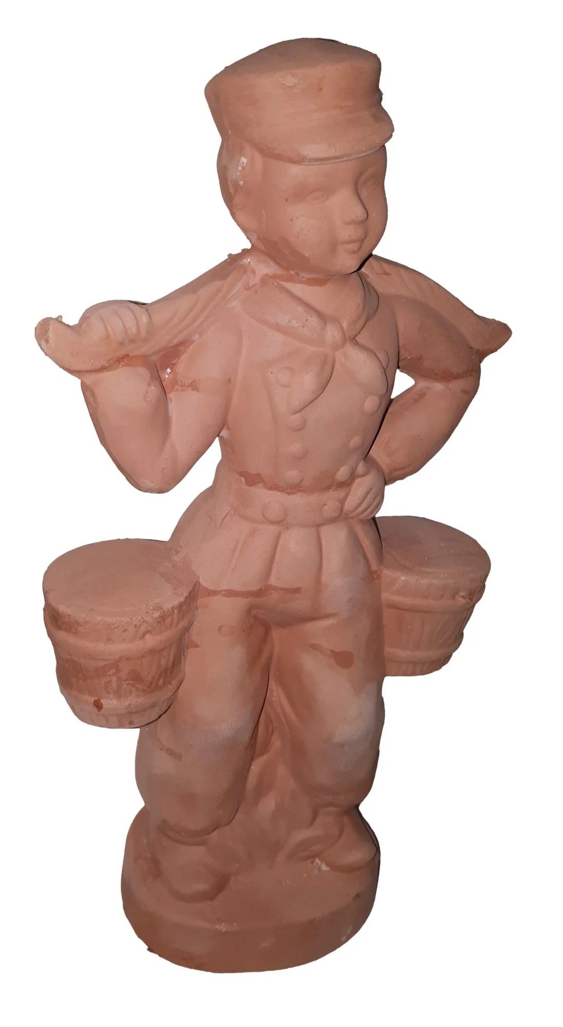 Wasserträger-Figur mit Tragjoch und zwei Eimern, rot gebrannte Irdenware.