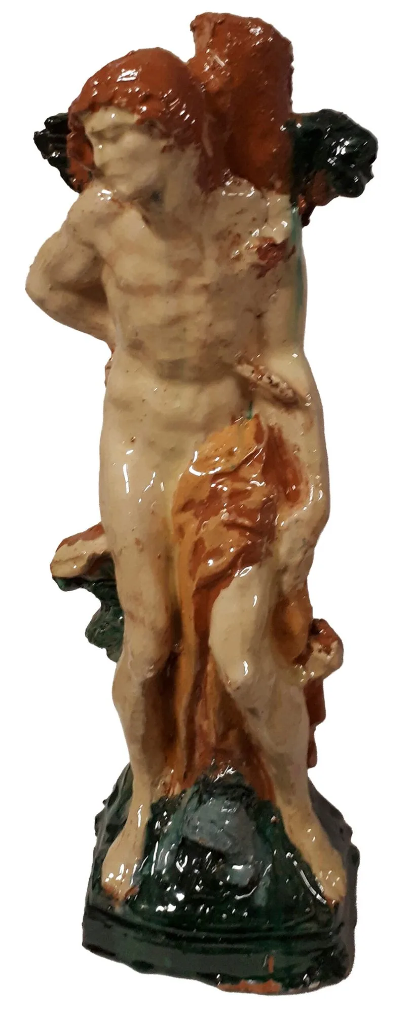 Heiliger Sebastian, farbig glasierte Figur, an einen Baumstamm gebunden.